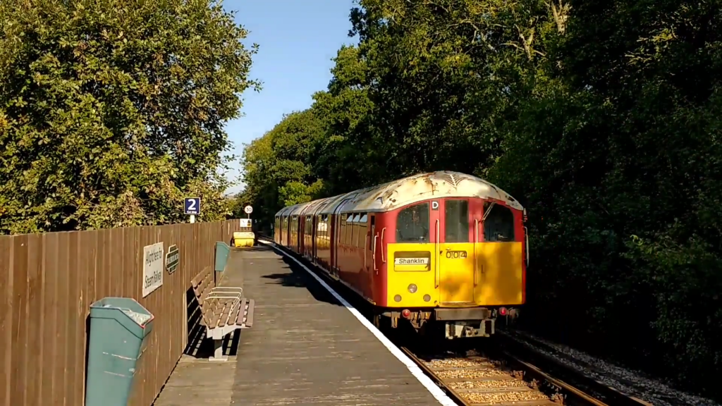 Island Line Class 483 at Smallbrook Junction