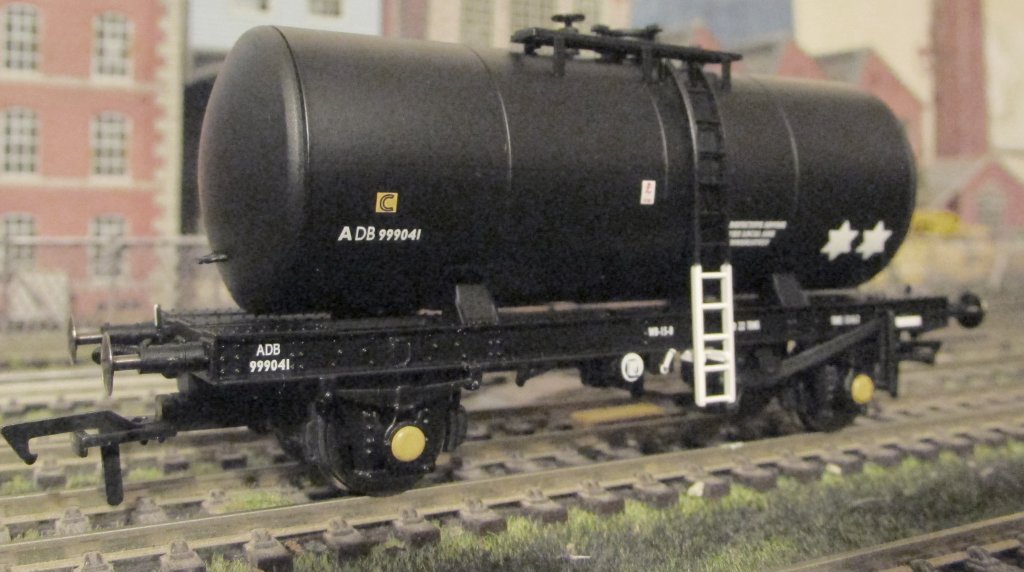 Heljan B Class Tank Wagon Model Review - Rail Record